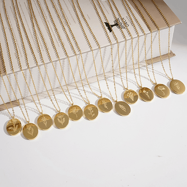 'April Birth Flower' 18k Gold Plated Titanium Steel Pendant Necklace